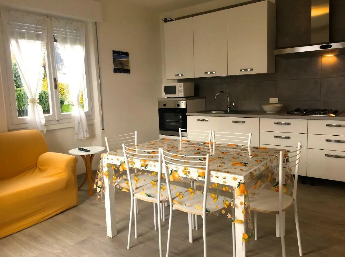 Vila Azalea Di Gigliola Ziello - 