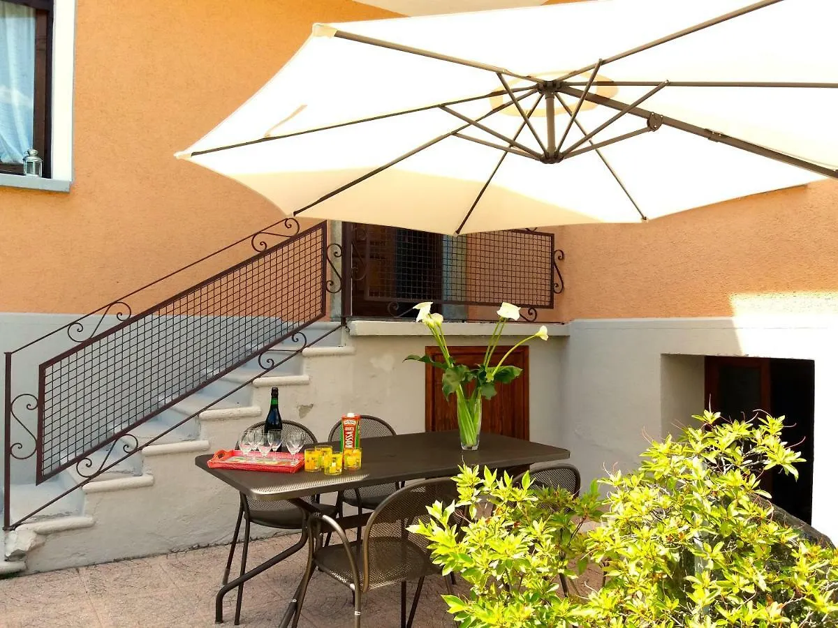 Vila Azalea Di Gigliola Ziello - 